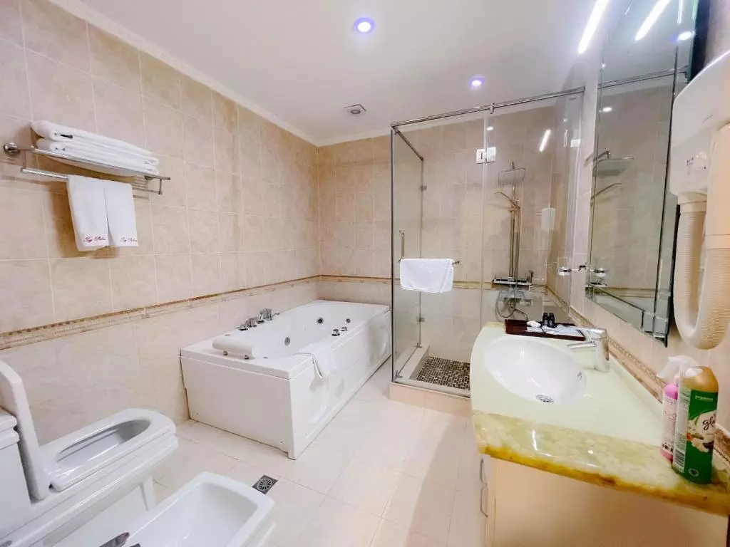 سرویس بهداشتی و حمام تاج پالاس