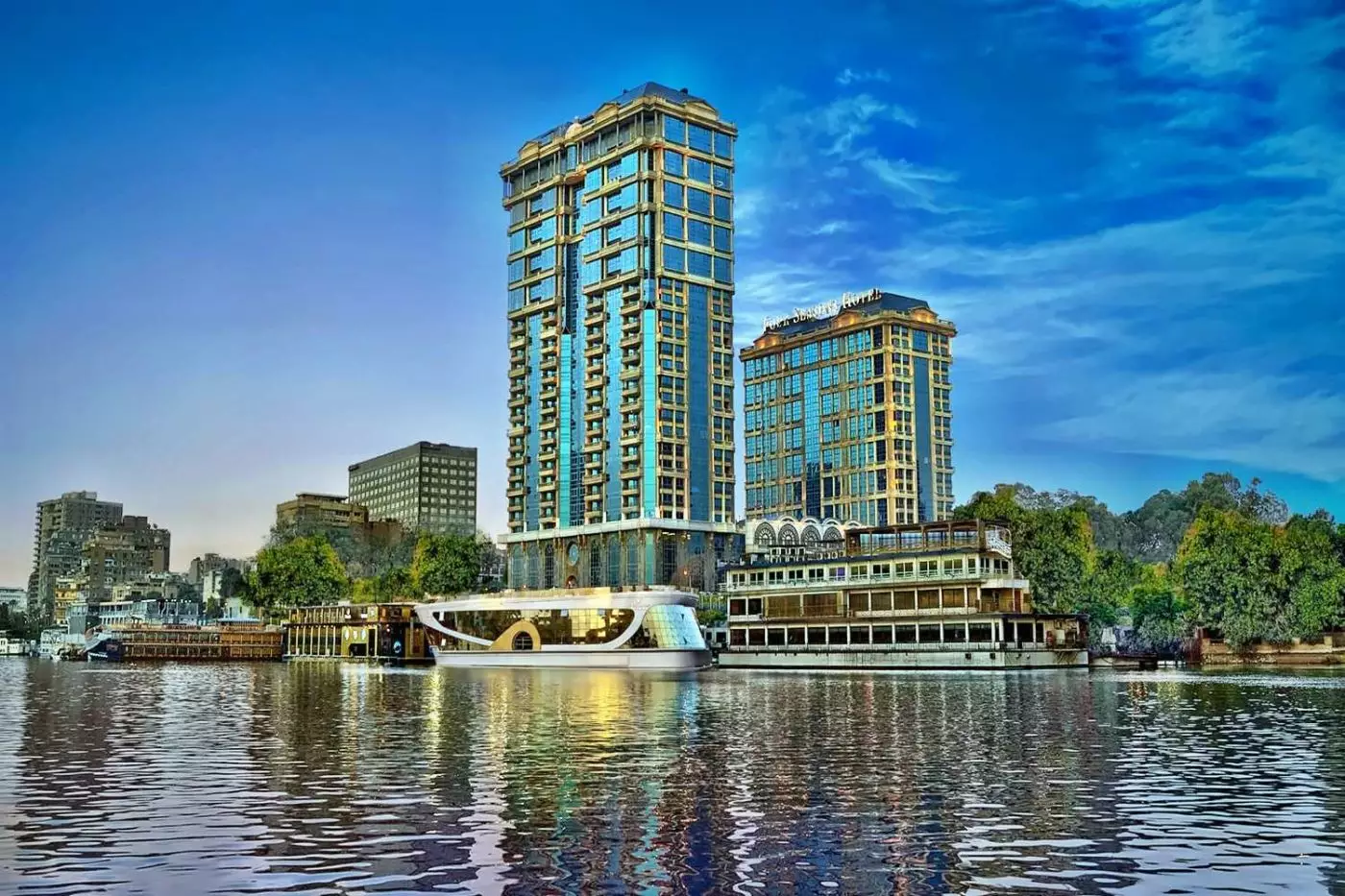 هتل فرست رزیدنس